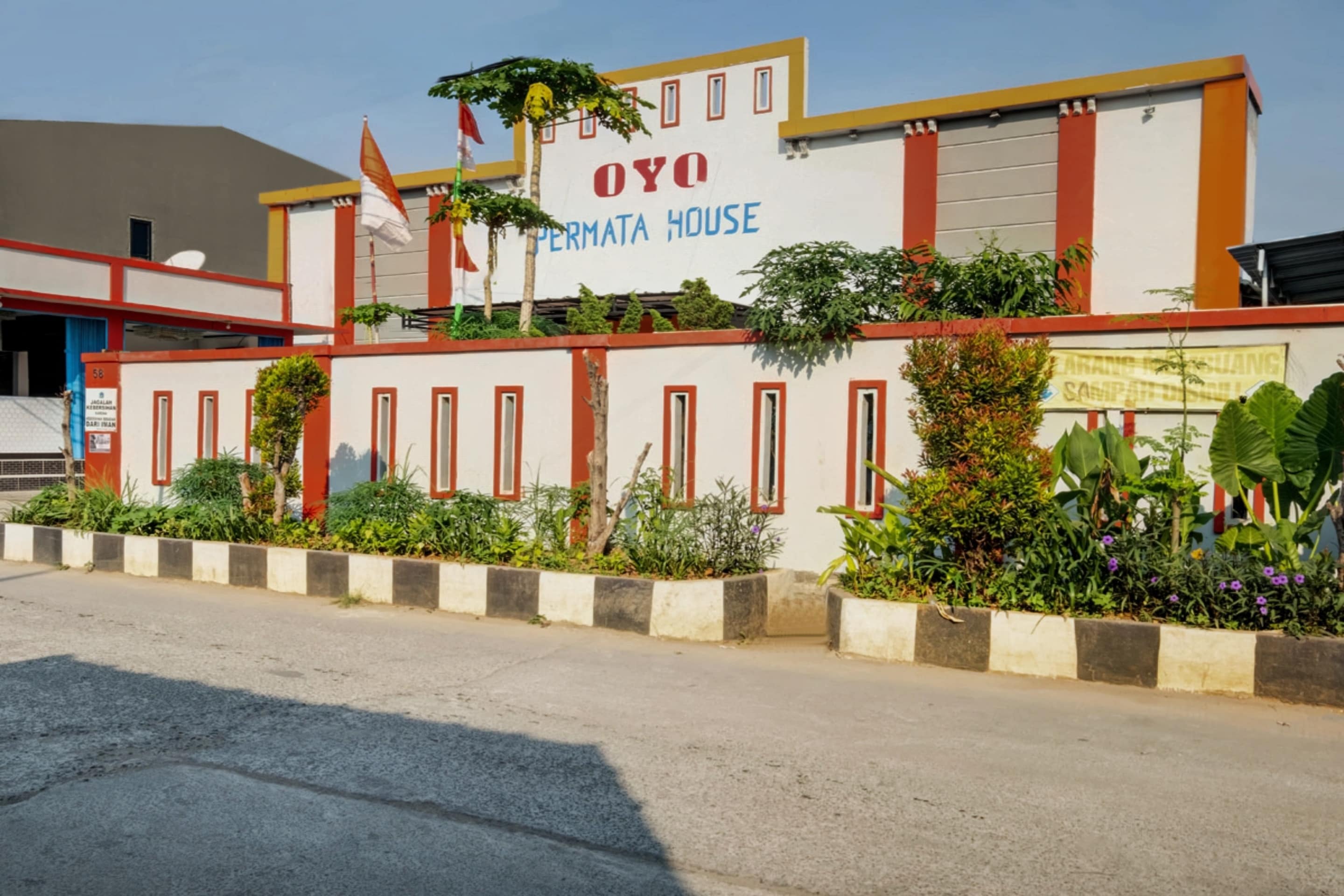 OYO 3767 Permata House Jakarta